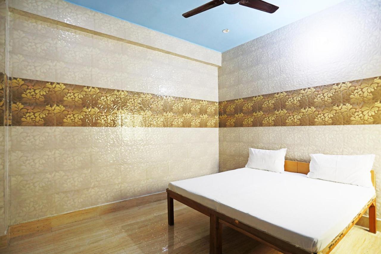 Oyo 44361 Shri Lajjaram Ashram Hotell Vrindāvan Exteriör bild