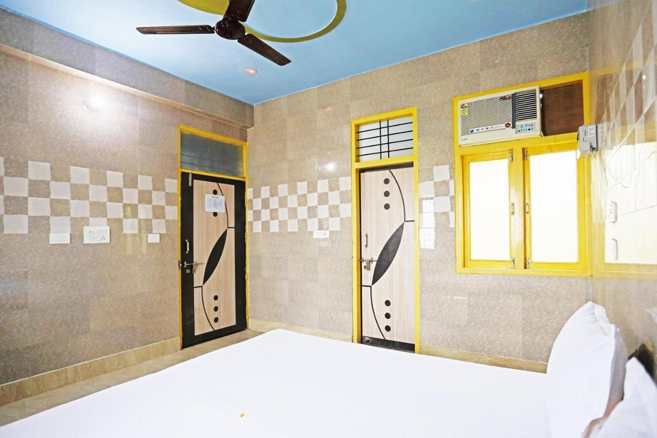 Oyo 44361 Shri Lajjaram Ashram Hotell Vrindāvan Exteriör bild