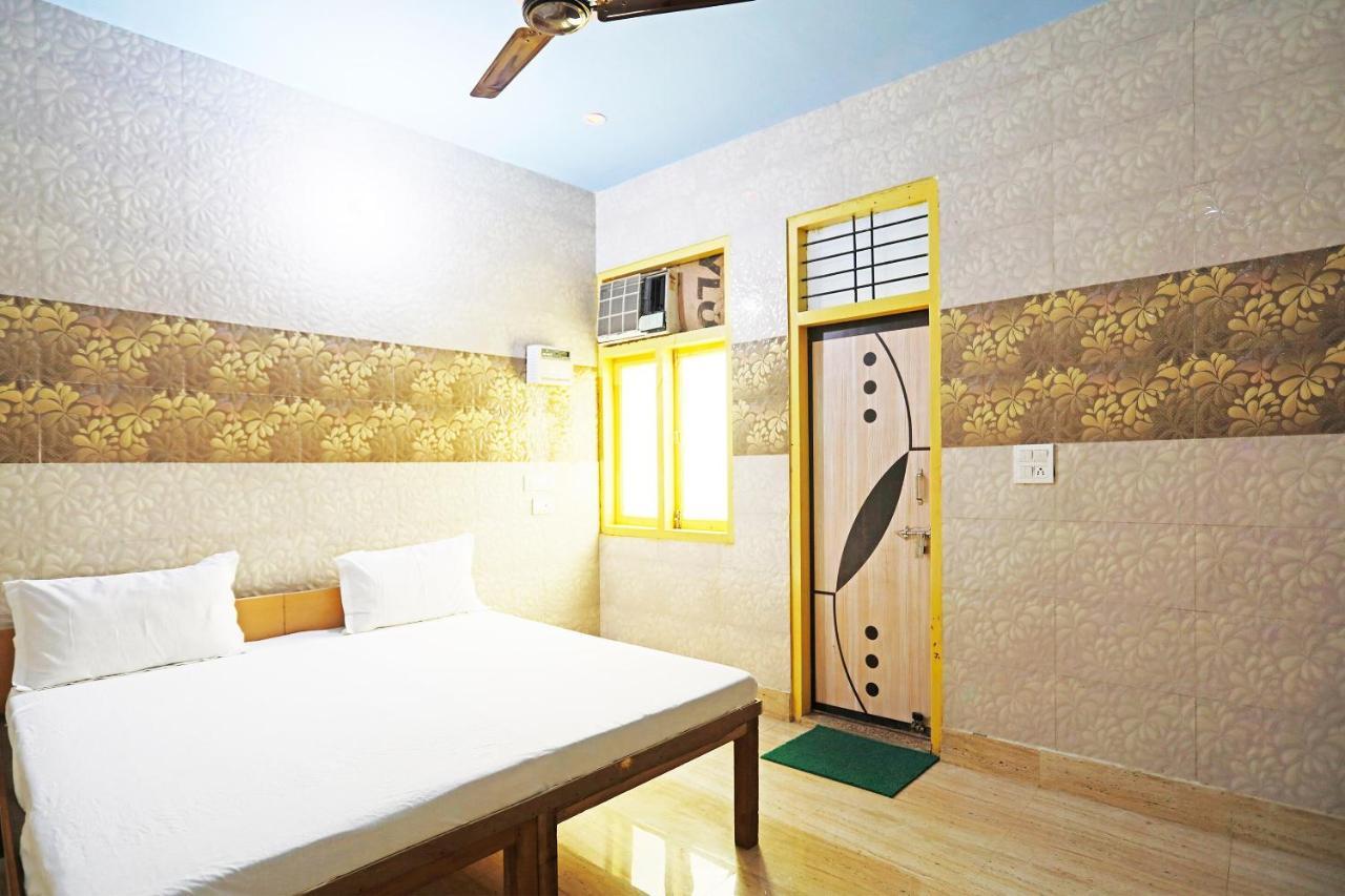 Oyo 44361 Shri Lajjaram Ashram Hotell Vrindāvan Exteriör bild