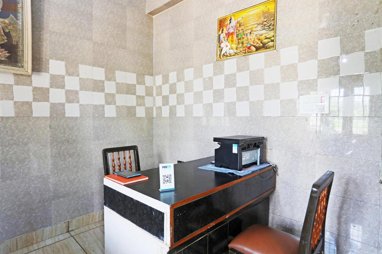 Oyo 44361 Shri Lajjaram Ashram Hotell Vrindāvan Exteriör bild