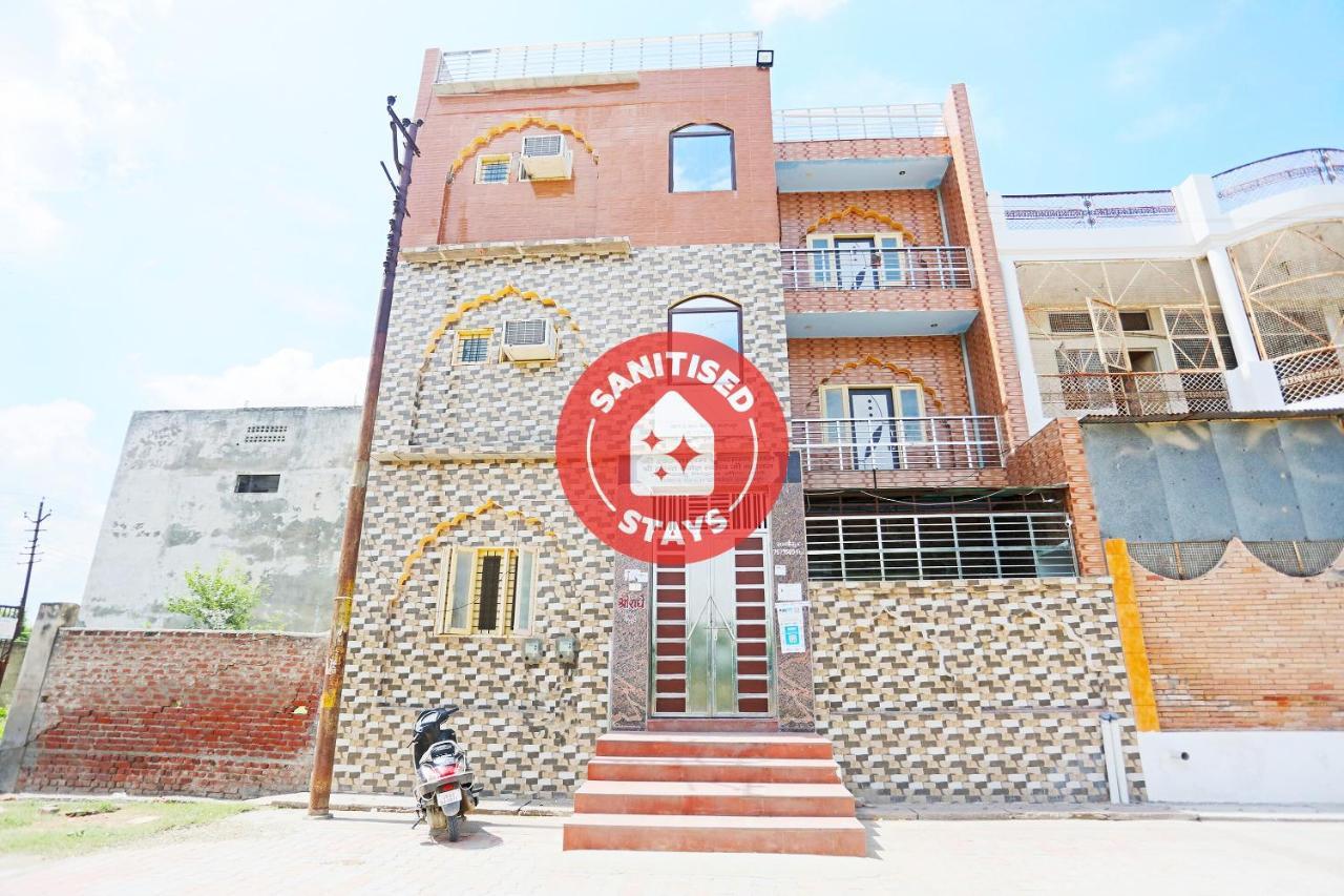Oyo 44361 Shri Lajjaram Ashram Hotell Vrindāvan Exteriör bild