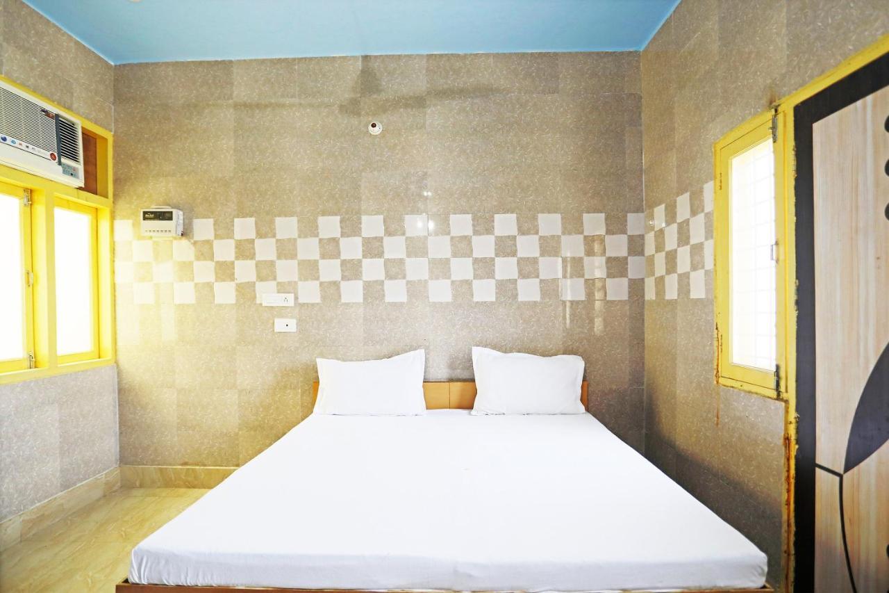 Oyo 44361 Shri Lajjaram Ashram Hotell Vrindāvan Exteriör bild
