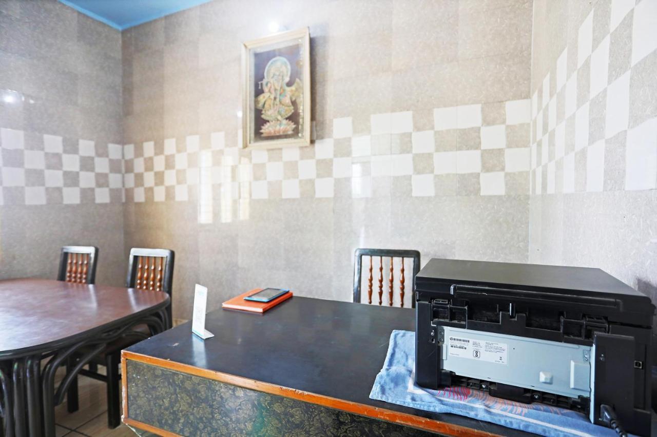 Oyo 44361 Shri Lajjaram Ashram Hotell Vrindāvan Exteriör bild